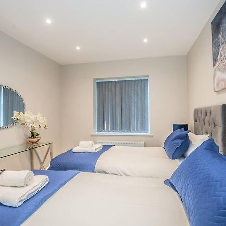 Langston House: 2 Bed, 2 Bath Luxury Apartment Hedgerley エクステリア 写真