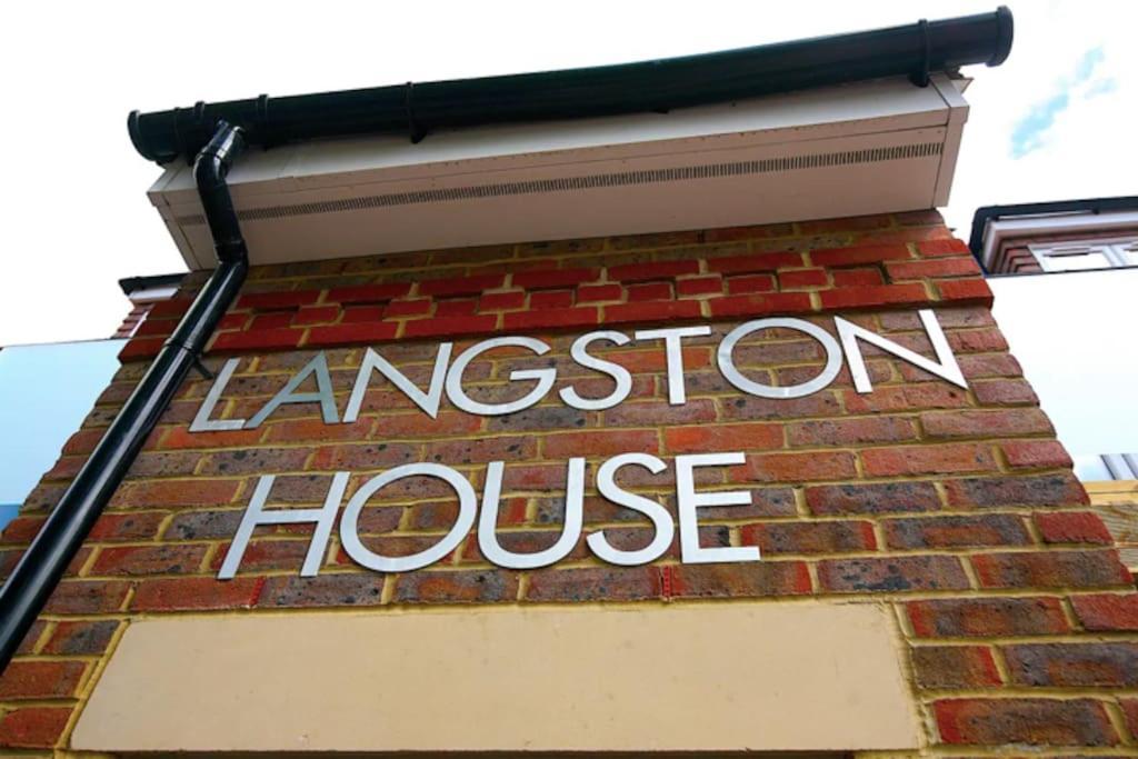 Langston House: 2 Bed, 2 Bath Luxury Apartment Hedgerley エクステリア 写真