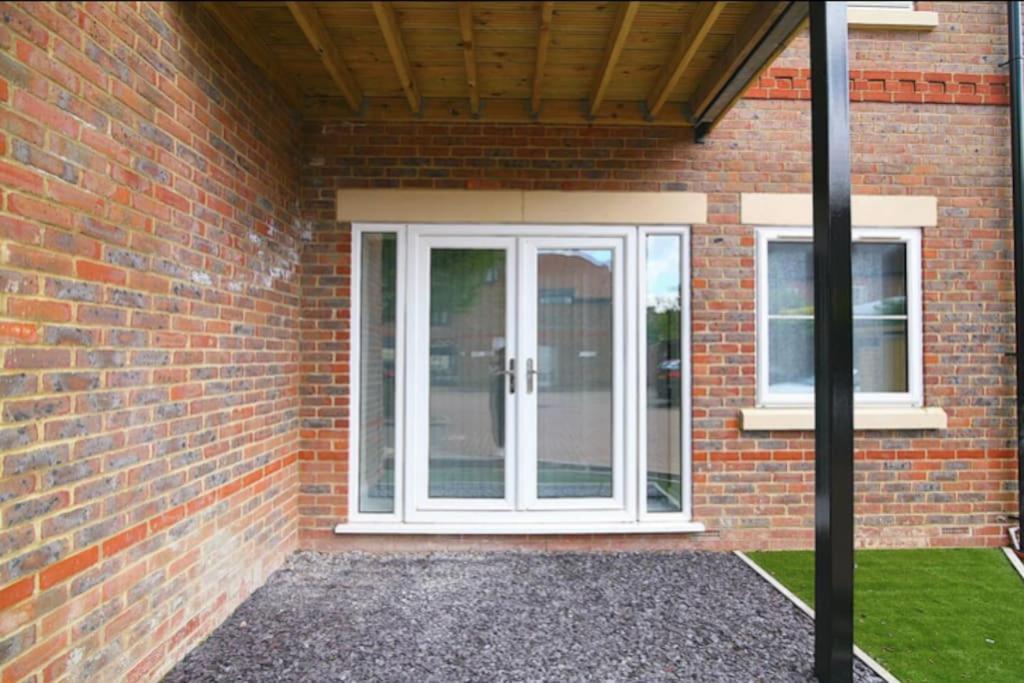 Langston House: 2 Bed, 2 Bath Luxury Apartment Hedgerley エクステリア 写真