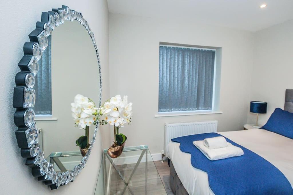 Langston House: 2 Bed, 2 Bath Luxury Apartment Hedgerley エクステリア 写真
